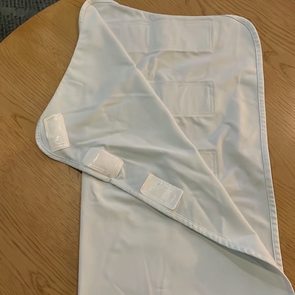 The Ollie World Swaddle - Picture 4 of 5